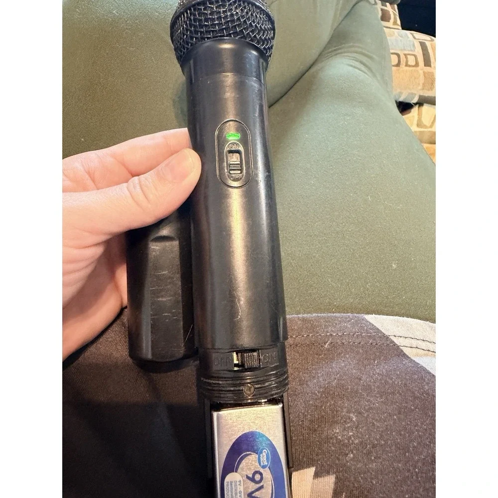 Samson Stage V466 Vocal Wireless System W/ 2 Microphones No Power Cords